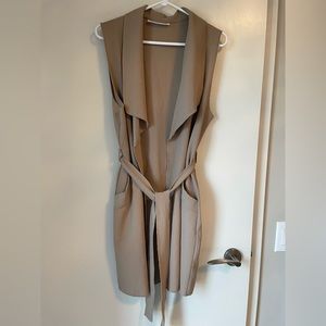 Sleeveless layered cardigan